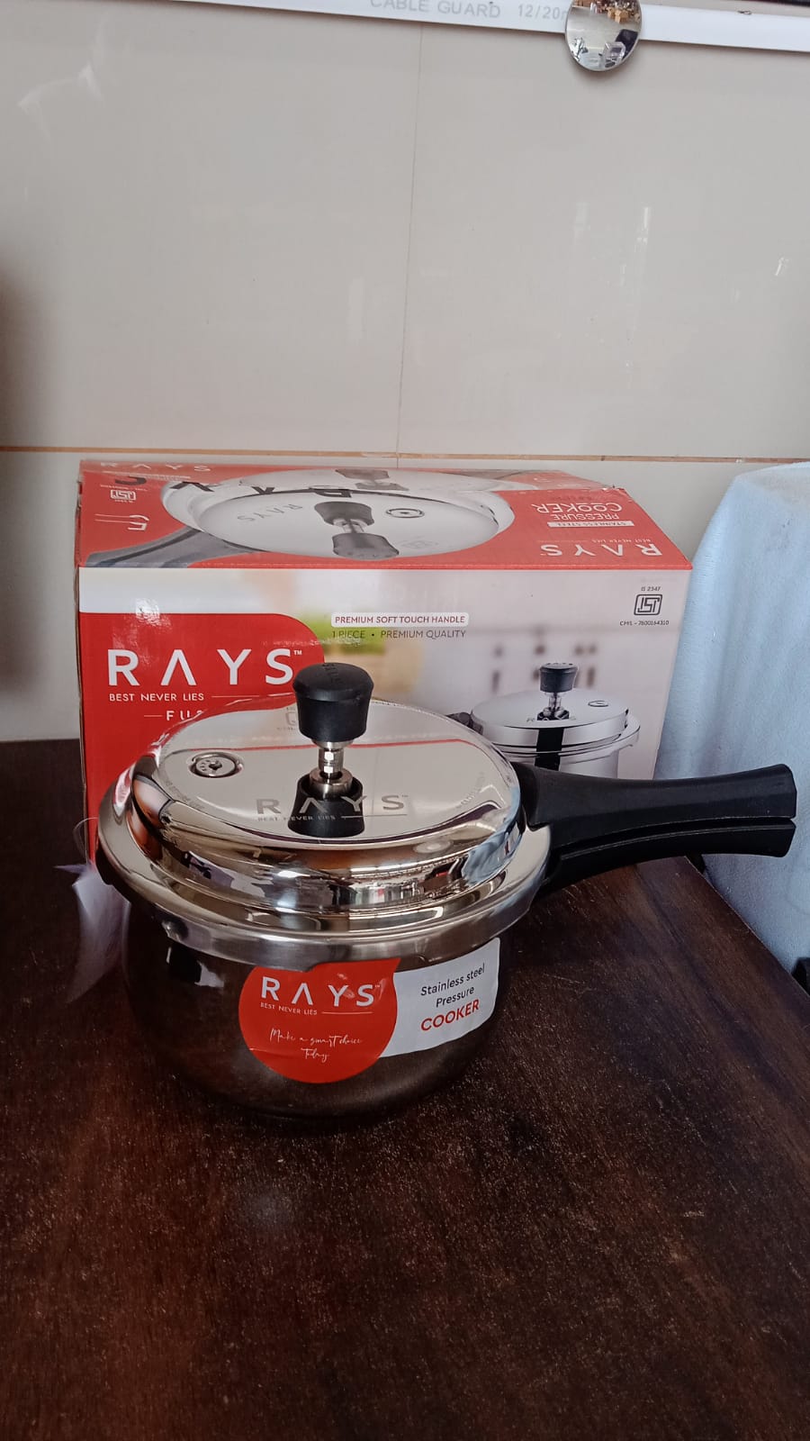 Stainless Steel Rays Fusion Pressure Cookers With Outer Lid (3.5 Litres / 5-Year warranty,  ISI Number :- 2347, BIS Number :- CM/L -7600164310
